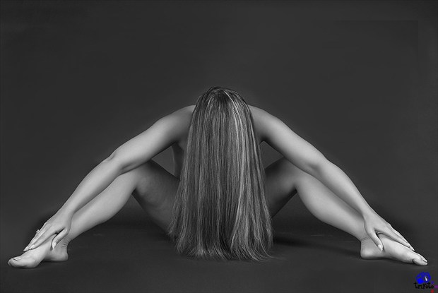 Kim sitting on the floor Implied Nude Photo by Photographer johankoops