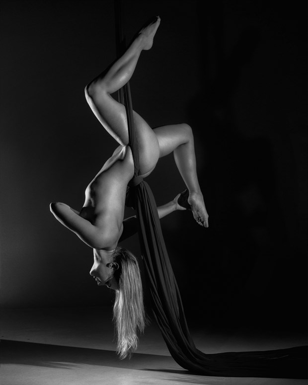 Knots Artistic Nude Photo by Photographer Byondhelp