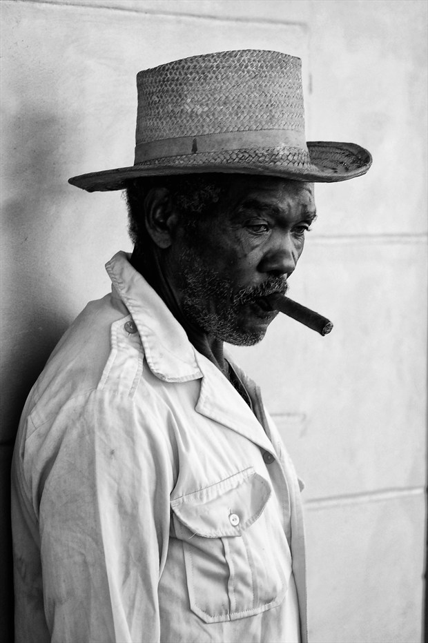 L'uomo con il sigaro Portrait Photo by Photographer 1965des