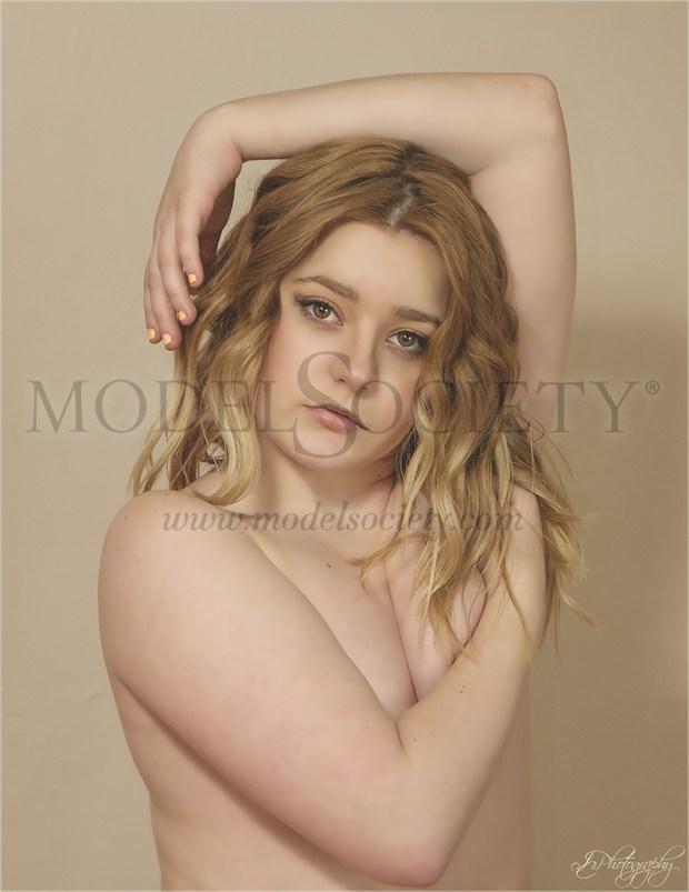 LOOK CLOSE Artistic Nude Photo by Model Brittany Case