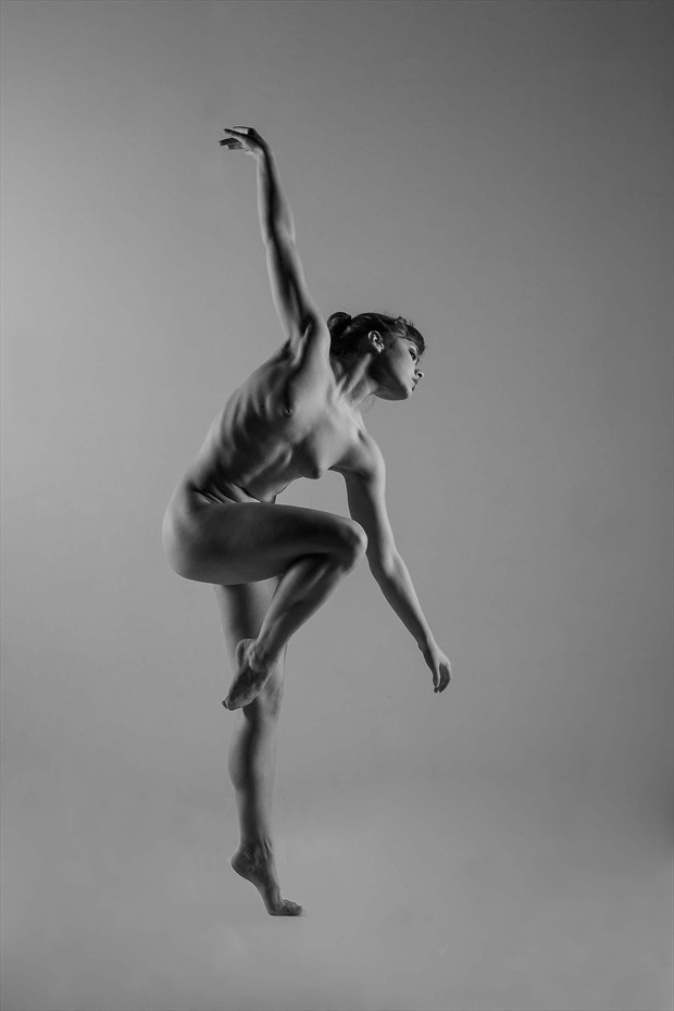 La Danseuse Nu Artistic Nude Photo by Photographer Richard Maxim