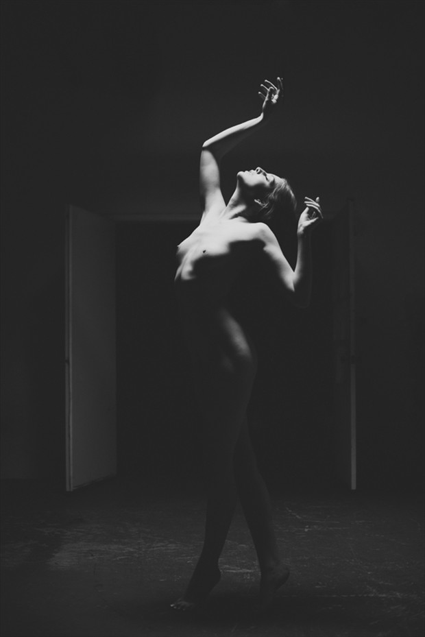 Last Breath Artistic Nude Photo by Model Shaun Tia