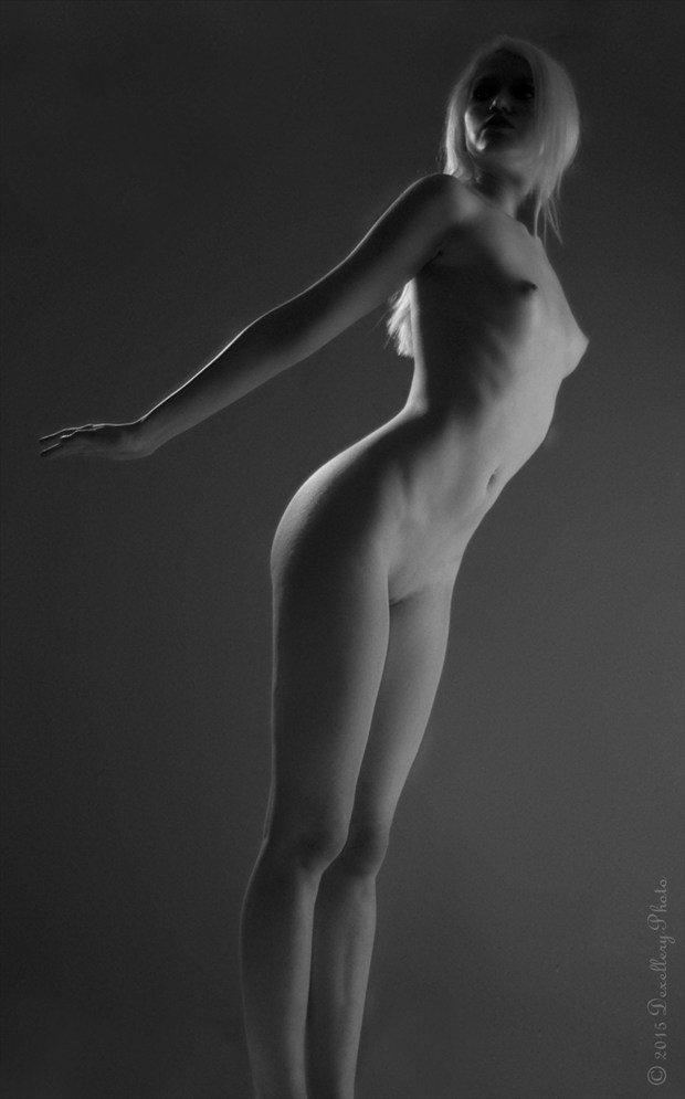 Leap Artistic Nude Photo by Photographer Dexellery Photo