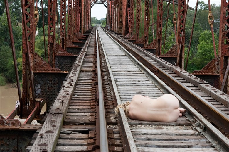 Left behind Artistic Nude Photo by Photographer JW Purdy