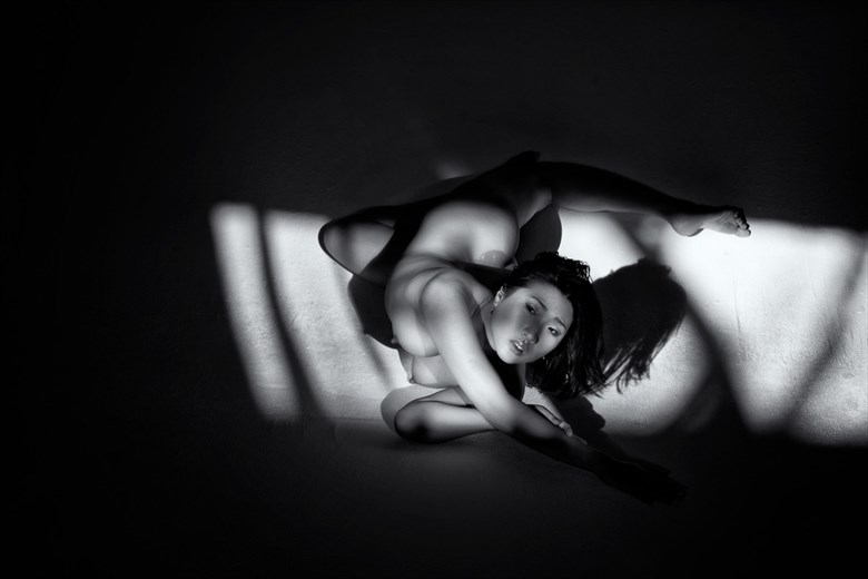 Light and Reflections Artistic Nude Photo by Photographer BenErnst