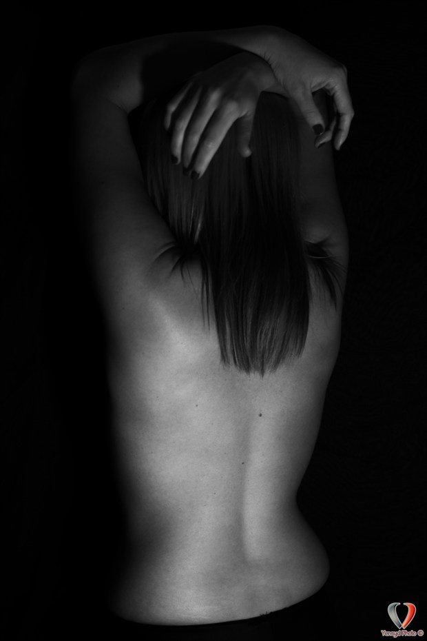 Light from the dark Artistic Nude Photo by Photographer yensyd photo