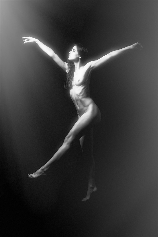 Lily Artistic Nude Photo by Photographer HarryS