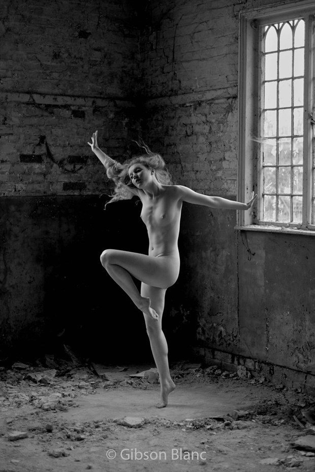 LuLu Artistic Nude Photo by Photographer Gibson