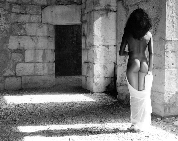 Lumi%C3%A8re dans la forteresse Artistic Nude Photo by Photographer Dick