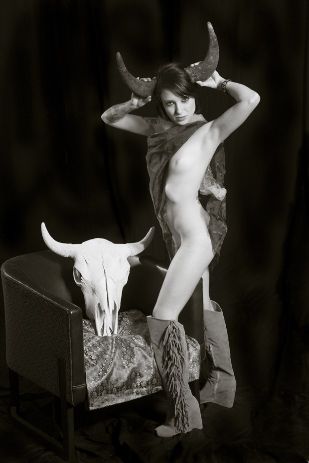 Model and Skull Artistic Nude Photo by Photographer LMichaelSmith