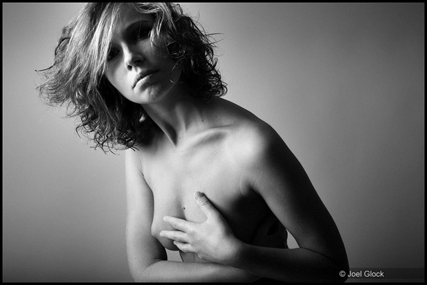 Modesty Artistic Nude Photo by Photographer JoEL GLoCK