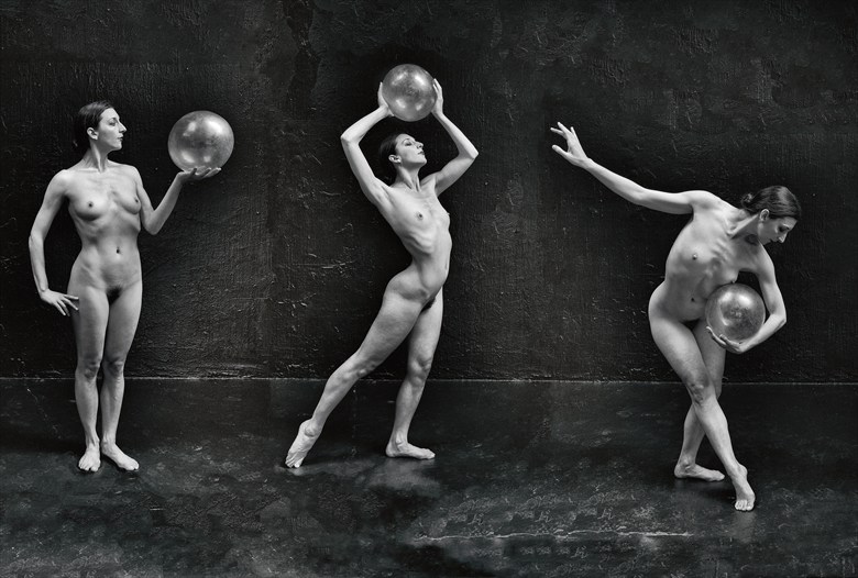 Movement of the Sphere Artistic Nude Photo by Photographer Randy Persinger