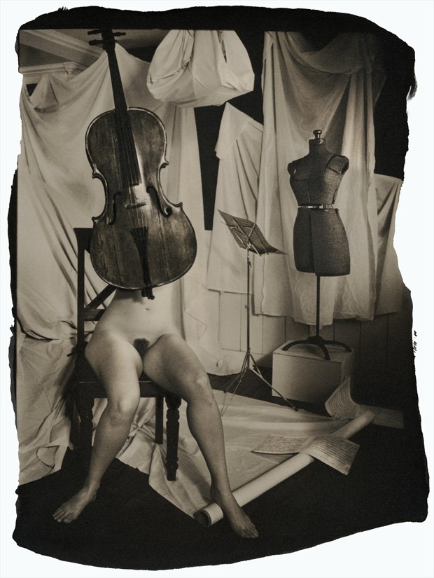 Music from within Artistic Nude Photo by Photographer Thomas Sauerwein