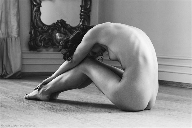 Neat & Simple Artistic Nude Photo by Model MISCHKAH
