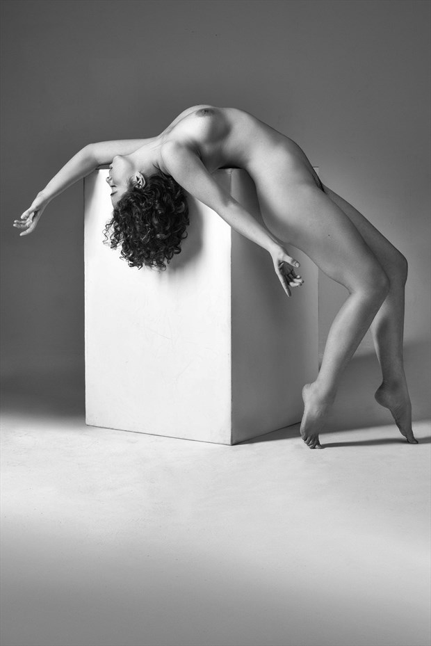 Neave Artistic Nude Photo by Photographer Ray Fritz