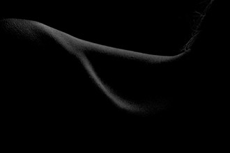Neck and shoulder Artistic Nude Photo by Photographer Edward Middleton