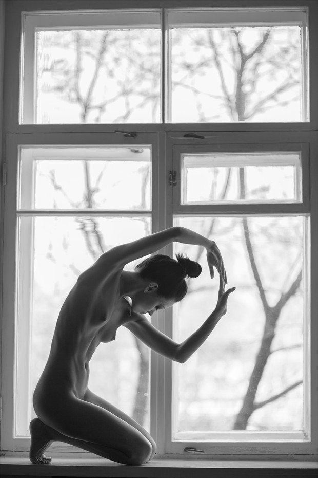 Old windows Artistic Nude Photo by Photographer V. Potemkin