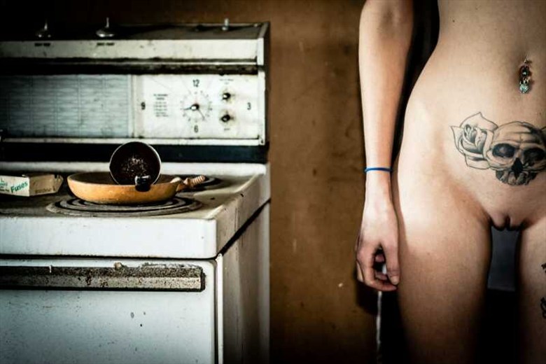 P***y for breakfast Artistic Nude Photo by Model Helen Hellfire