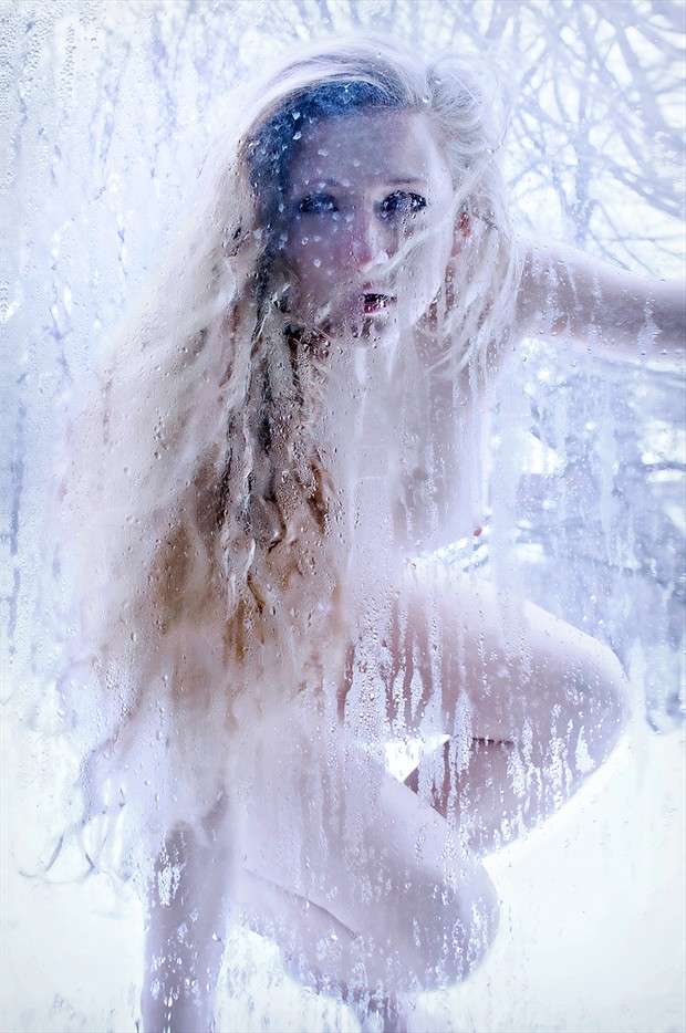 Past The Illusion Artistic Nude Photo by Model Manzanita