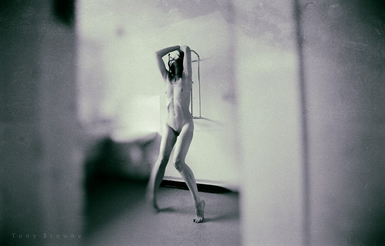 Peep.. Artistic Nude Photo by Model Marmalade