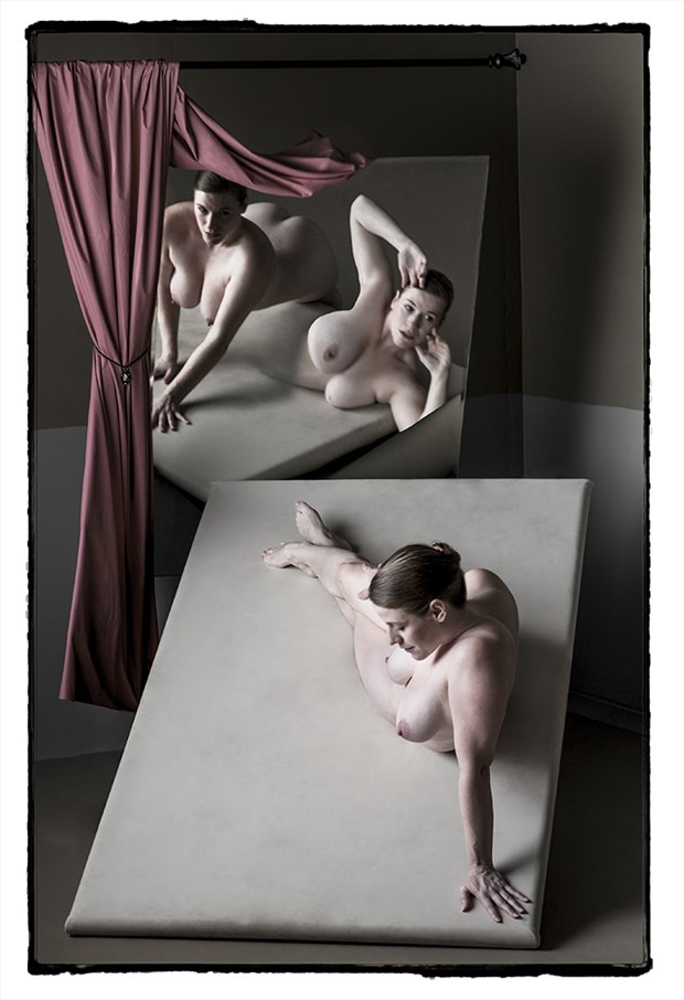 Pencil me in Artistic Nude Photo by Photographer Thomas Sauerwein