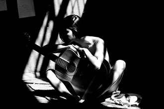 Pensando en la sombra Artistic Nude Artwork by Photographer Johnny Barrios