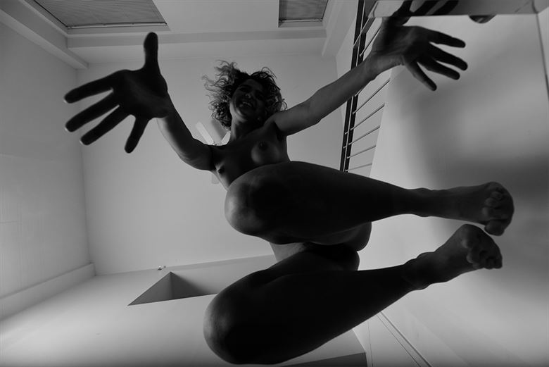 Perspective Artistic Nude Photo by Photographer Jyves