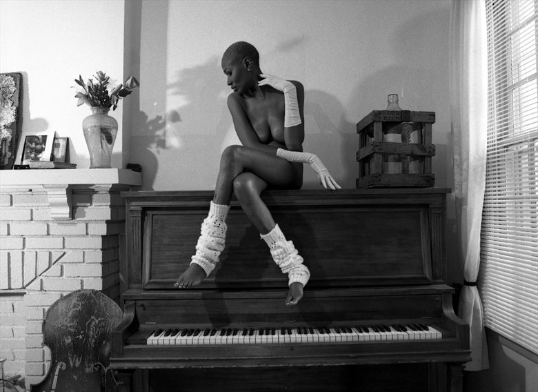 Piano Series Artistic Nude Photo by Model Crimson Reign