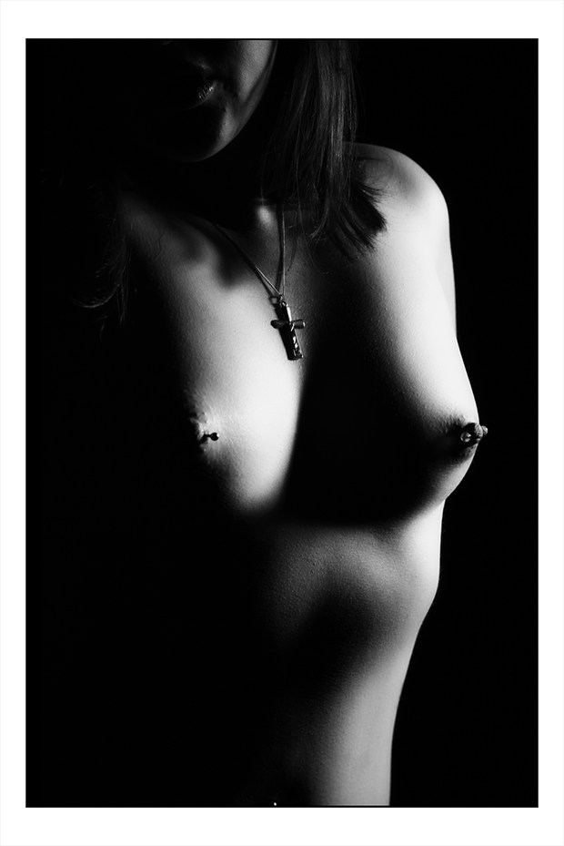 Piercing %231 Artistic Nude Photo by Photographer HappySnapper17