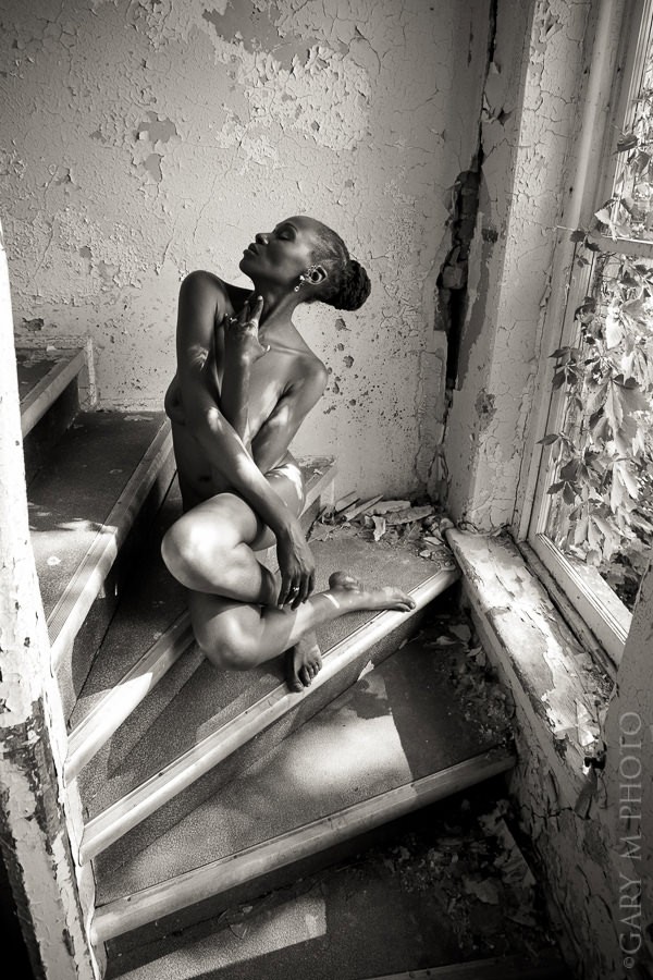 Posing in Ohio Artistic Nude Photo by Model Crimson Reign