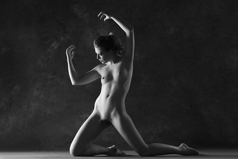 Power Artistic Nude Photo by Model Helen Stephens