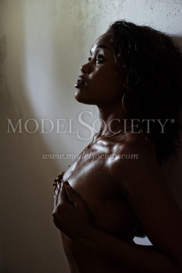 Profile and light Artistic Nude Photo by Photographer mp a