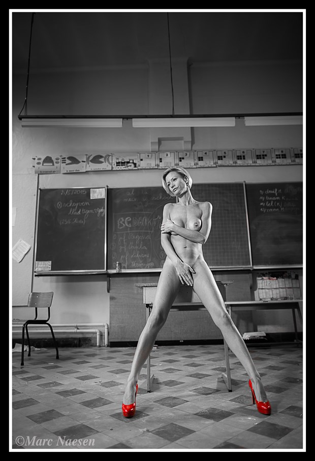Red shoes Artistic Nude Photo by Photographer Marc Naesen