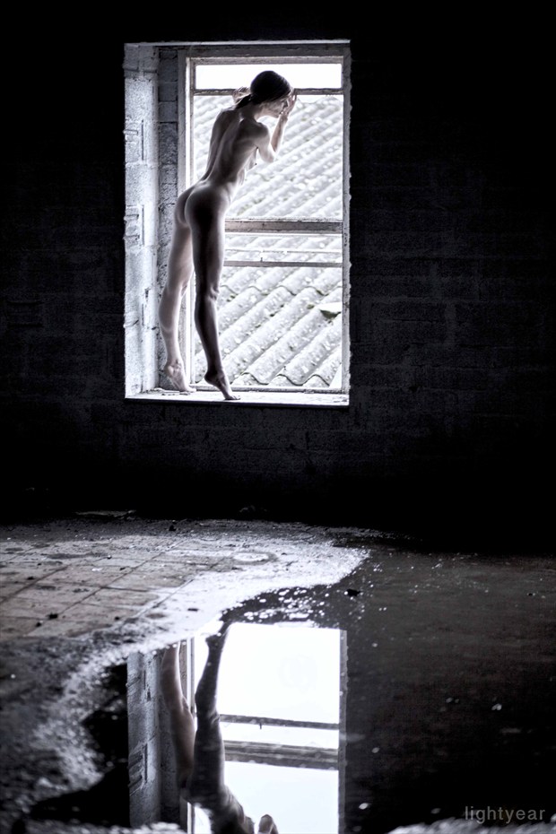 Reflection Artistic Nude Photo by Photographer Lightyear