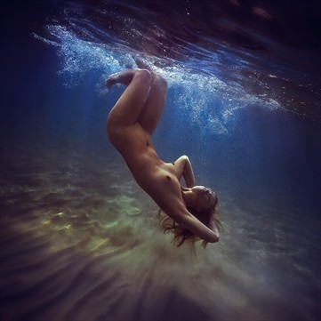 Relax under water Artistic Nude Photo by Photographer dml