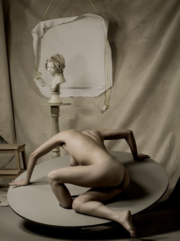 Relining torso on disk Artistic Nude Photo by Photographer Thomas Sauerwein