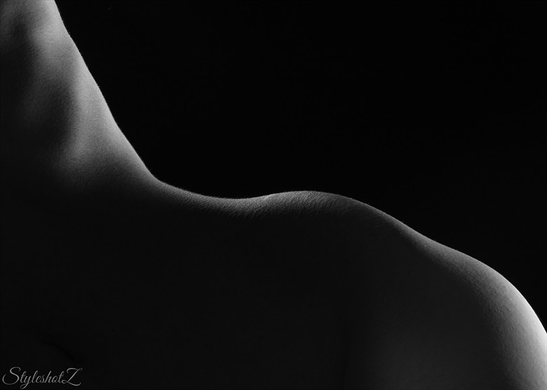 Right through the dark Artistic Nude Artwork by Model Diana Revo