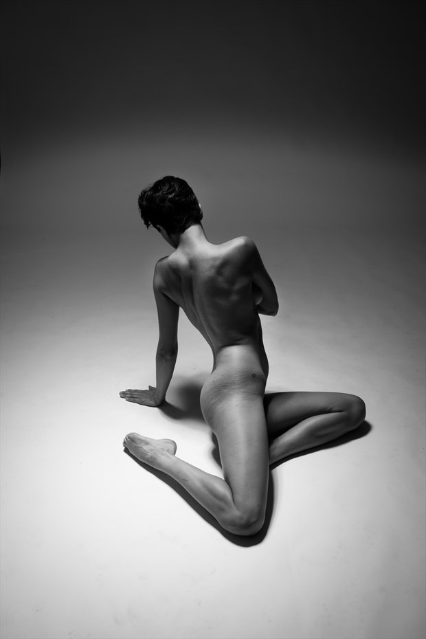 Roarie Yum Implied Nude Photo by Photographer blakedietersphoto