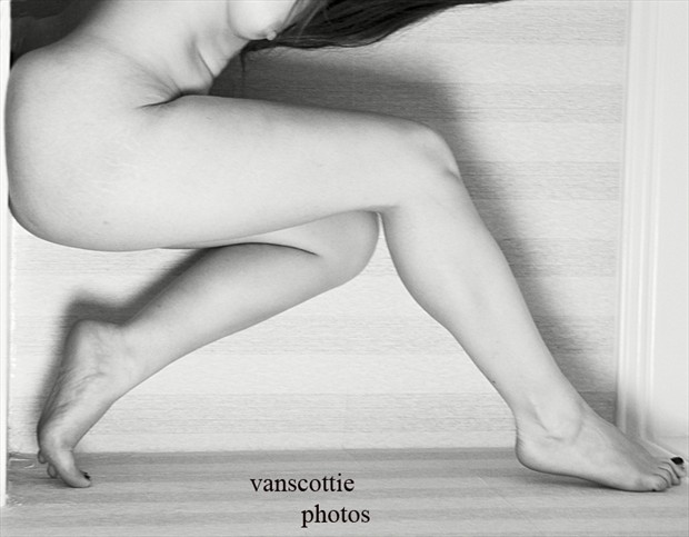 Running in the Box Artistic Nude Photo by Photographer vanscottie