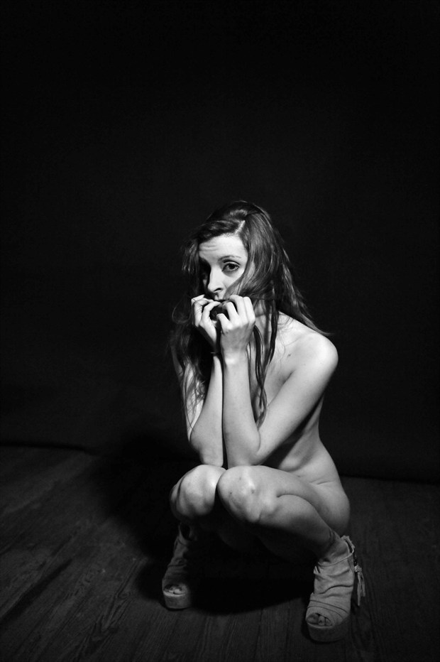 Sara Erotic Photo by Photographer daxwax