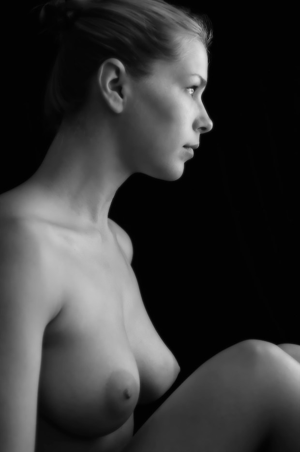 Sarah in studio Artistic Nude Photo by Photographer Bill Lemon