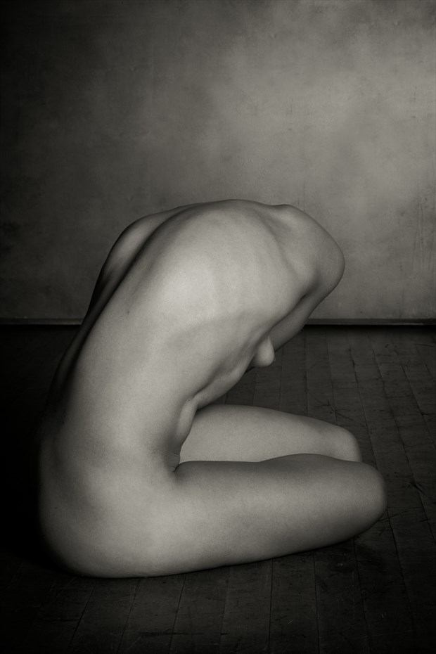 Seated Nude twisted Artistic Nude Photo by Photographer Risen Phoenix