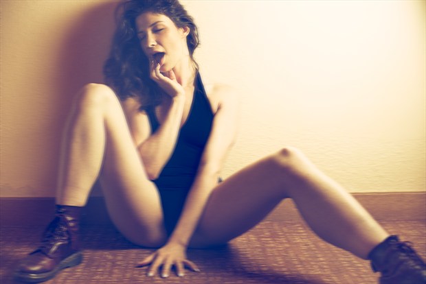 Sensual pause Erotic Photo by Photographer kalospix