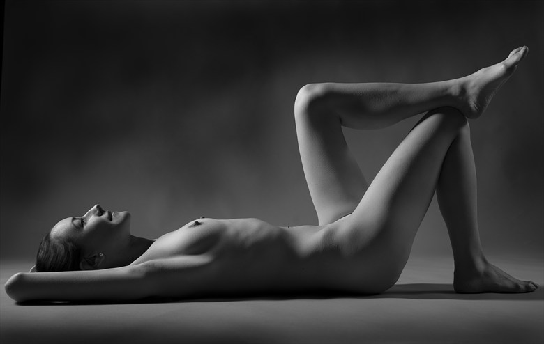 Seventy degrees Artistic Nude Photo by Photographer Tommy 2's