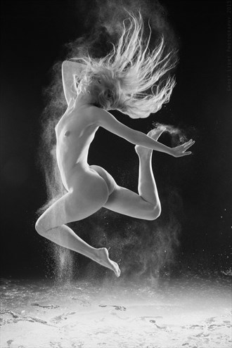 Shake it off Artistic Nude Photo by Photographer Ghost Light Photo