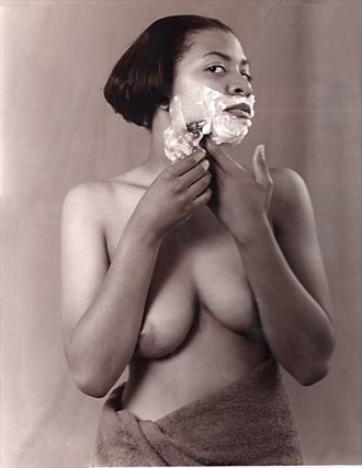 Shaving%3F Artistic Nude Photo by Photographer Yarat