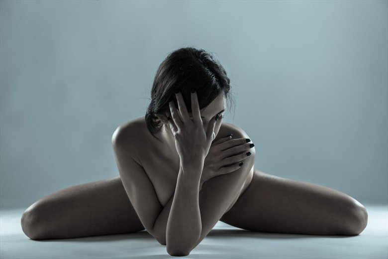 Shy Artistic Nude Photo by Photographer Nudaluce