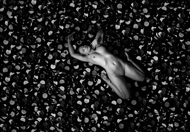 Singles Artistic Nude Photo by Photographer RayRapkerg