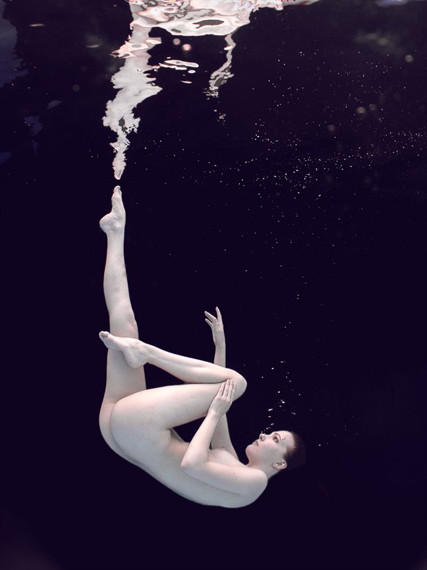 Sinking Artistic Nude Photo by Model Sylph Sia