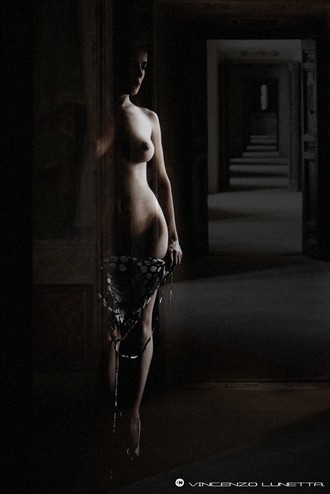 Soli si muore Implied Nude Photo by Photographer Vincenzo Lunetta